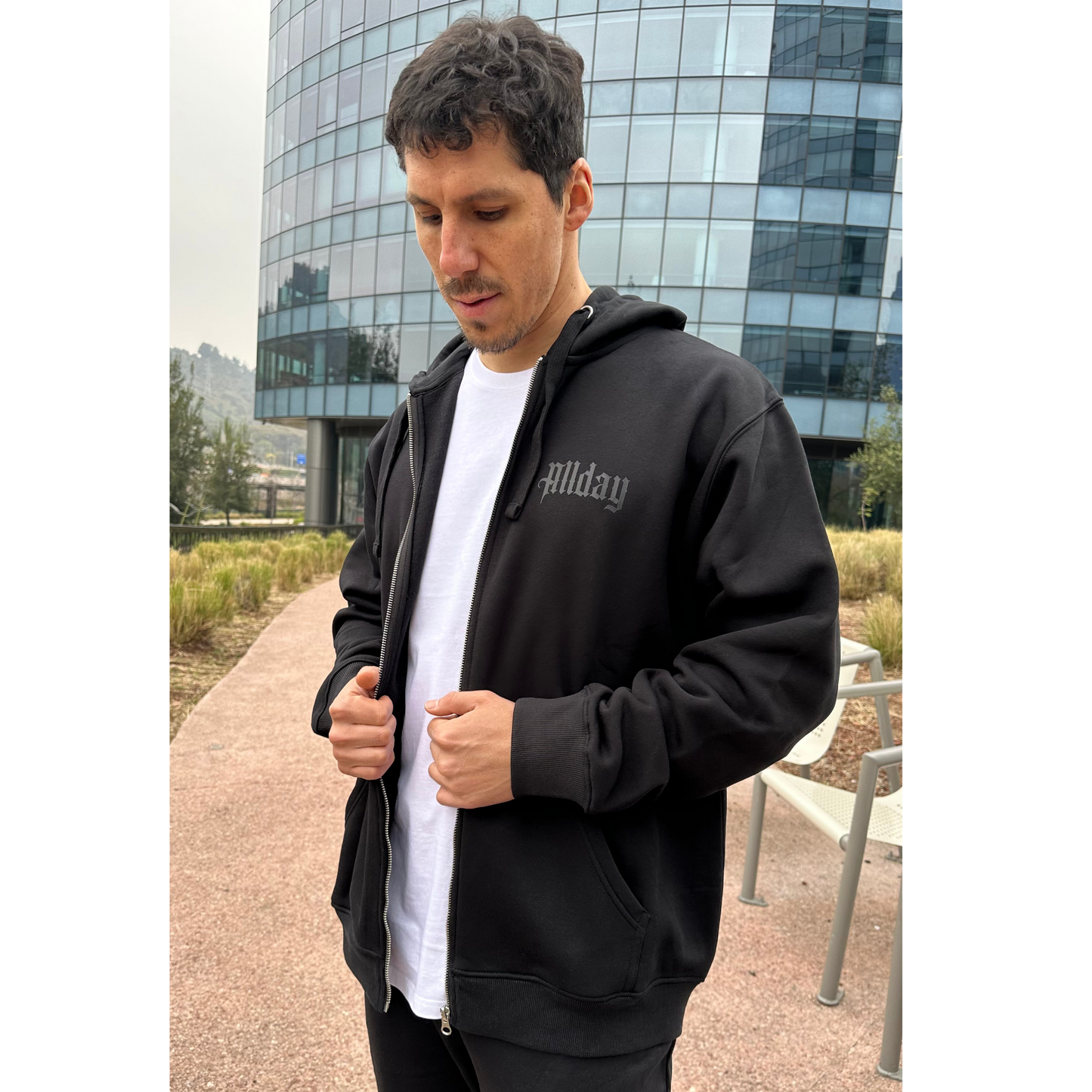 Polerón Back in Black - ZIPPER con Cierre
